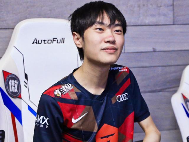 之间的裂痕 之间的裂痕