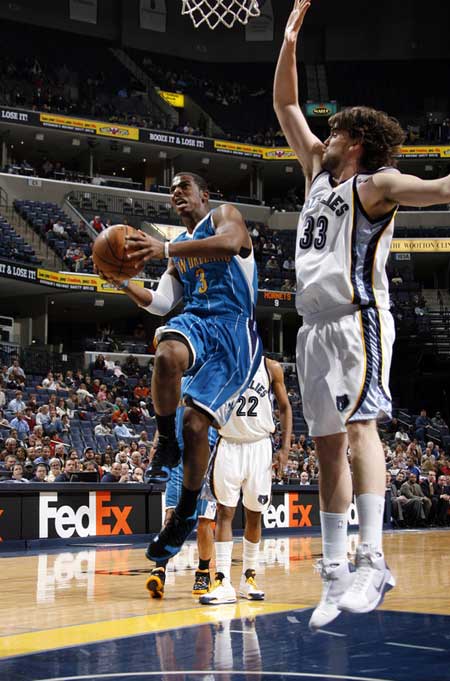 并不效力于 并不效力于